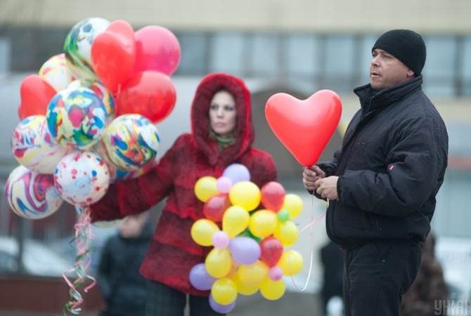 День святого Валентина в Украине и в мире: сколько тратят на подарки и каким презентам не рады