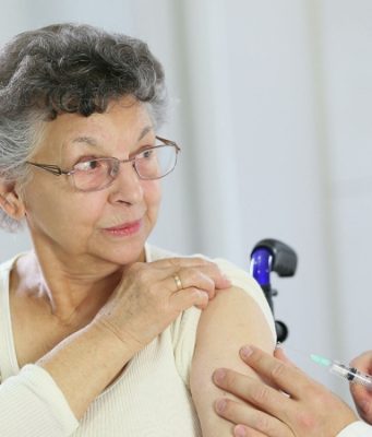 Что нужно знать о вакцинации от коронавируса людям старше 60 лет