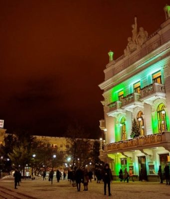 Куйвашев разрешил заполнять зрительные залы на 75%