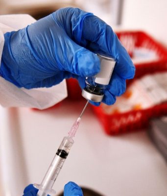 Ждать нельзя вакцинироваться. Как долго сохраняется иммунитет к ковиду