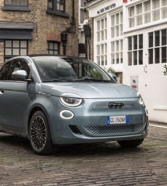 Электрический FIAT 500 получил режим энергосбережения, такой как в смартфонах