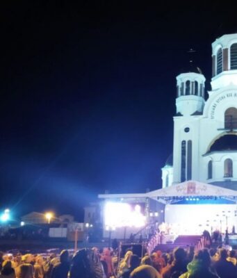 В Екатеринбурге начался несогласованный крестный ход (ФОТО, ВИДЕО)