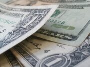 Что делать, если банк отказывается менять старые доллары