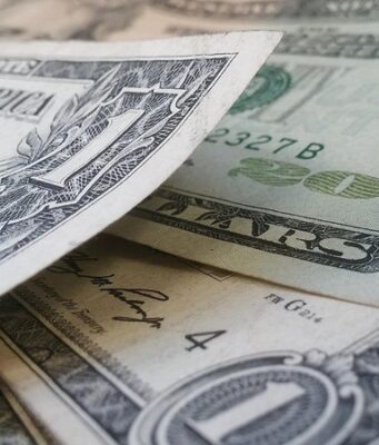 Что делать, если банк отказывается менять старые доллары