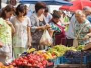 Не время отдыхать и покупать! Каждому седьмому в Украине не хватает денег на еду