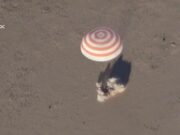 Российскому космическому «киноэкипажу» пообещали посадку без неприятностей