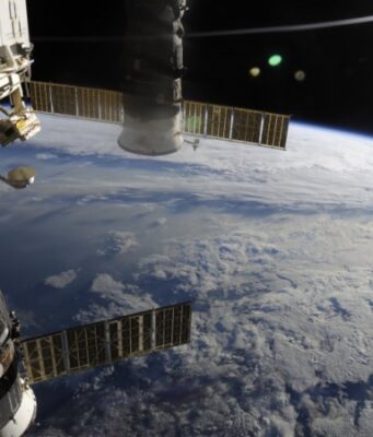 С чем столкнется съемочная группа на МКС