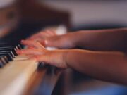 Уроки игры на фортепиано: как записаться, кому подойдут