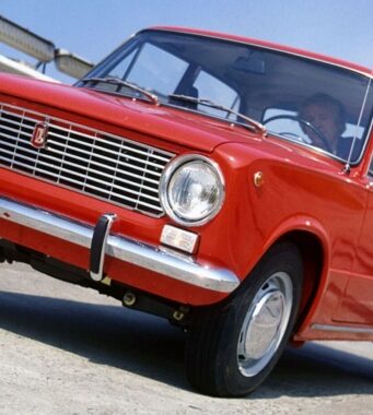 Лучшие автомобили СССР, которые превратились в хлам