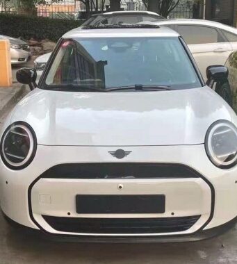 Новый Mini Hatch рассекретили задолго до премьеры