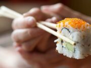 Как правильно есть суши