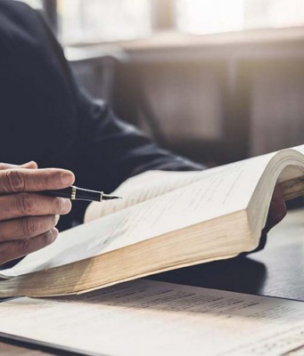 Адвокат: основные услуги, чем может помочь