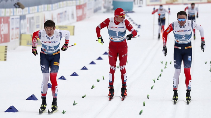 Неудавшаяся погоня Большунова и бронзовый финиш Червоткина: Клебо выиграл масс-старт и оторвался от всех на «Тур де Ски»
