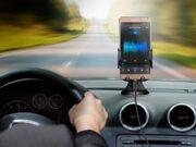 Автомобильный держатель для телефона: так ли он необходим и в чем его достоинства