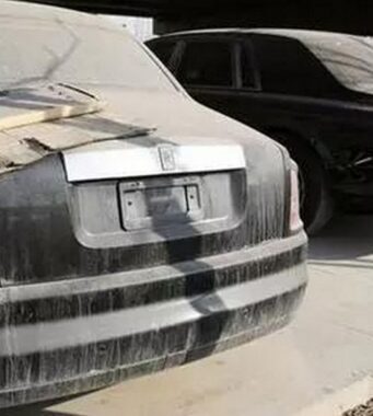 В Китае обнаружили стоянку с заброшенными суперкарами