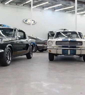 Внушительную коллекцию спорткаров Ford показали в сети. Видео