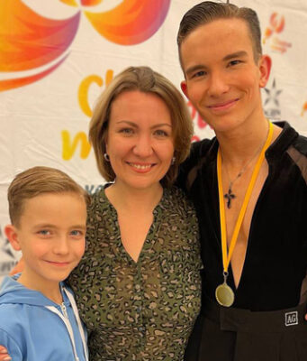 Дончанка рассказала о неудачной попытке отъезда: простояли на улице 2,5 часа