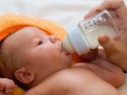 Как правильно кормить ребенка ночью