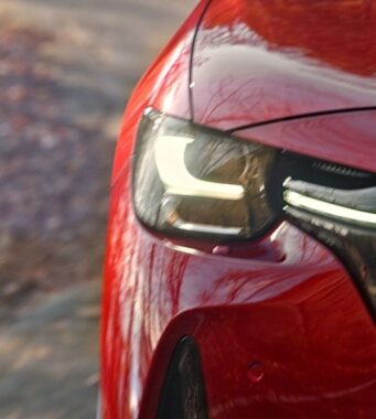 Mazda показала тизер нового кроссовера для Европы