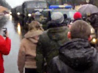 Жители оккупированного Мелитополя пели гимн Украины и ложились под авто РФ