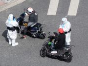 Шанхай ужесточает локдаун из-за COVID-19: жители недовольны дезинфекцией квартир