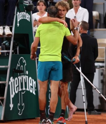 «Великолепный результат»: Надаль вышел в финал «Ролан Гаррос» и помог Медведеву вернуть звание первой ракетки мира