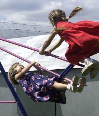 Названы главные опасности для детей в летний сезон