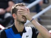 «Не позволю никому кричать мне гадости»: как Медведев поспорил с болельщиком после вылета из «Мастерса» в Монреале