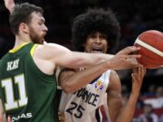 «Такие вещи уже не удивляют»: во Франции выступающим в России баскетболистам запретят играть за сборную страны