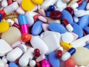 Врачи рассказали, какие лекарства и препараты не стоит принимать в жару