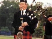 Личный волынщик королевы Елизаветы II вспомнил о задравшейся юбке: «Оголился»