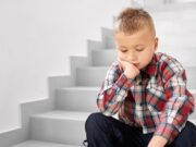 Психологи рассказали, как объяснить детям происходящее и не навредить психике