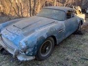 60-летний Aston Martin обнаружили в заброшенном гараже