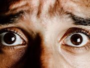 «Думала, что умираю»: как лечить панические атаки, настигшие россиян