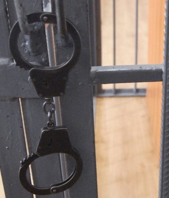 Ученики рассказали о географе из Новороссийска, обвиненном в съемке девятиклассника обнаженным