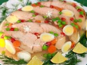 Заливная рыба и вареники: что готовить на Масленицу помимо блинов