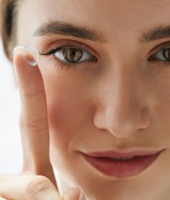 Причины болей в глазах