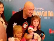 Орбакайте не появилась на кинопремьере, Куценко вывел подросших дочерей