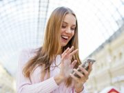 «Пусть глаза сияют звездами»: как поздравить с 8 марта в стихах