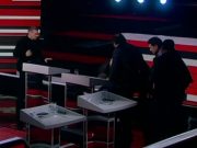 У Соловьева в прямом эфире эксперт рухнул прямо в студии на пол