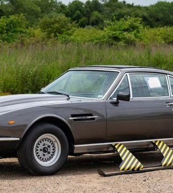 Aston Martin V8 из фильма про Джеймса Бонда выставили на продажу