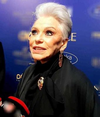 70-летняя Понаровская появилась на закрытой вечеринке: живет под Питером, гуляет с собакой