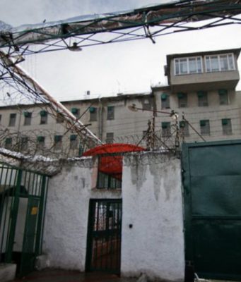 В Житомирской тюрьме успешно продавали ВСУ несуществующие автомобили