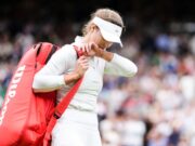 Покинула корт в слезах: Калинская не смогла завершить матч с Рыбакиной на Уимблдоне из-за травмы