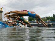 Отмена тренировок и заболевания спортсменов: качество воды в Сене остаётся главной проблемой Олимпиады