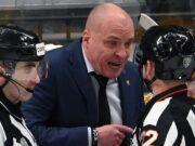 «Калечат своих же коллег»: Разин увёл «Металлург» со льда после травмы Вовченко и призвал дисквалифицировать Абросимова