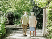 В Госдуме решают, как поощрять супругов за долгие браки