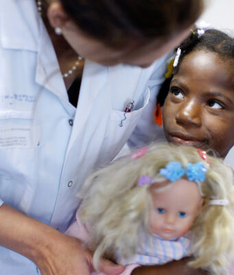 Резкое распространение связанных с климатическим кризисом болезней вынудило учить врачей по-новому