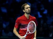 Непреодолимая преграда: Медведев снова проиграл Синнеру и не смог выйти в полуфинал Итогового турнира ATP