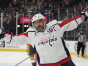 Безумие в Вегасе: Овечкин оформил хет-трик в матче регулярки НХЛ и сократил отставание от Гретцки до 28 шайб